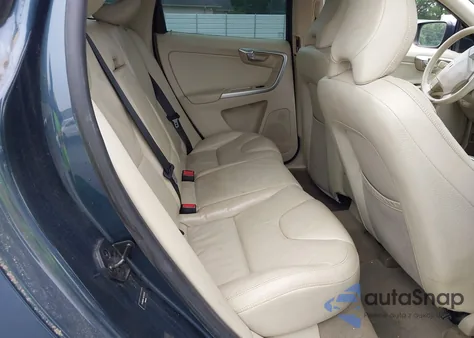 2010 Volvo Xc60 3.2 z USA, uszkodzony, nr VIN YV4982DL2A2122930